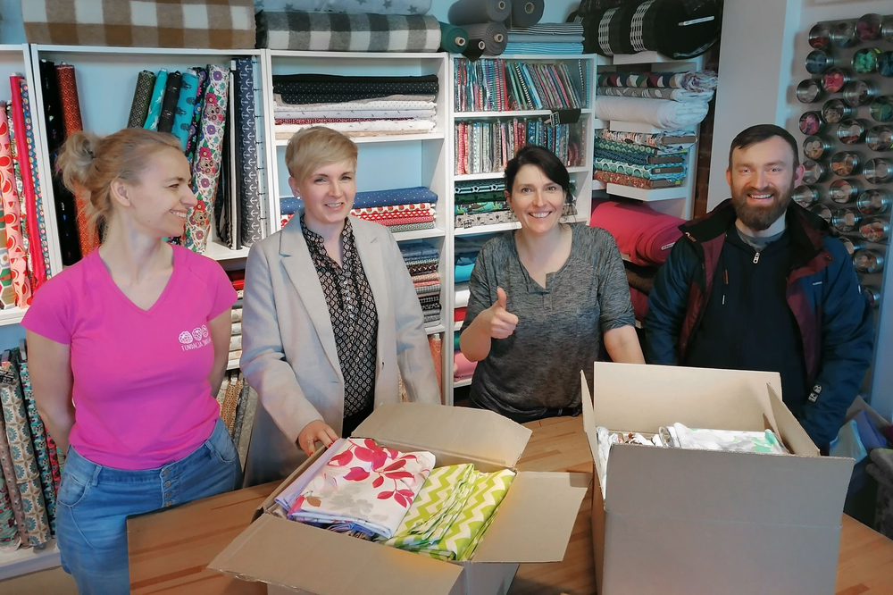 Wejherowo i Słupsk odebrały pierwszą partię materiałów do szycia maseczek. Szyjemy maseczki w związku z pandemią koronawirus. Akcja #ngosySZYJĄMASKI3city